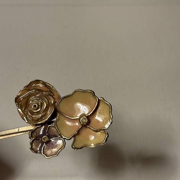 Chanel pair of bobby pins (camelias and pearl) - in original box - Picture 5 of 8